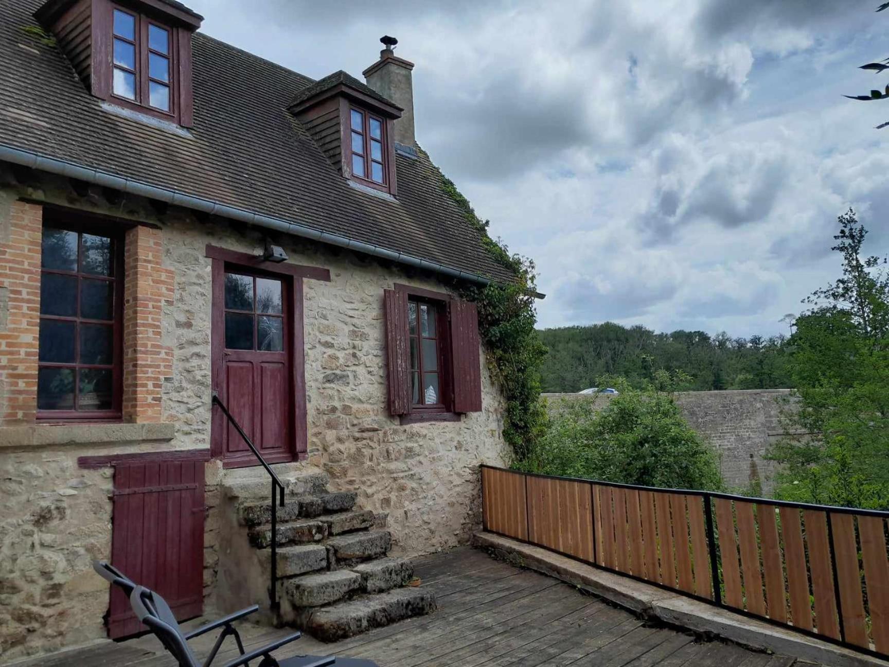 Gite "La Petite" Saint-Benoit-du-Sault エクステリア 写真