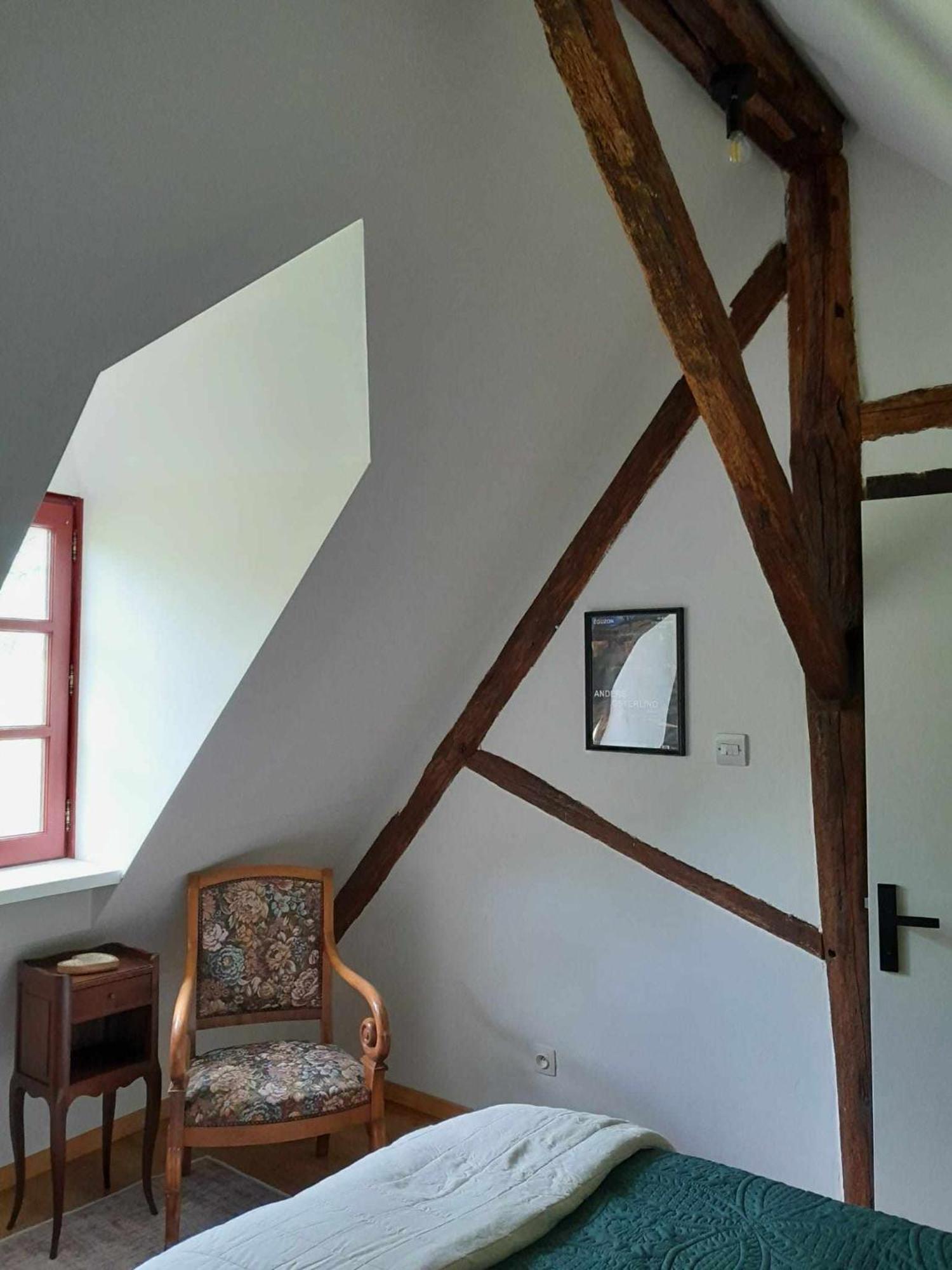 Gite "La Petite" Saint-Benoit-du-Sault エクステリア 写真