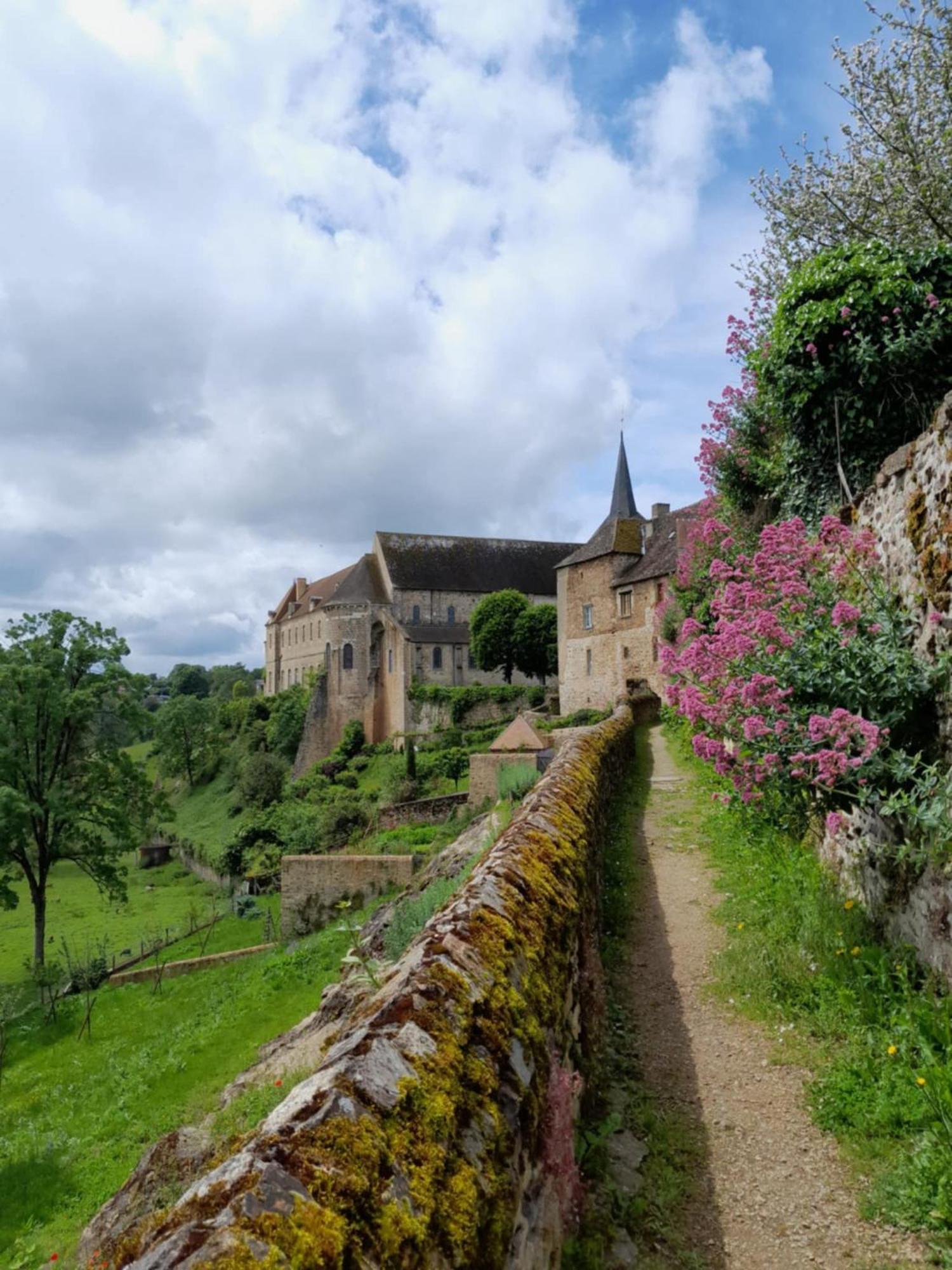 Gite "La Petite" Saint-Benoit-du-Sault エクステリア 写真