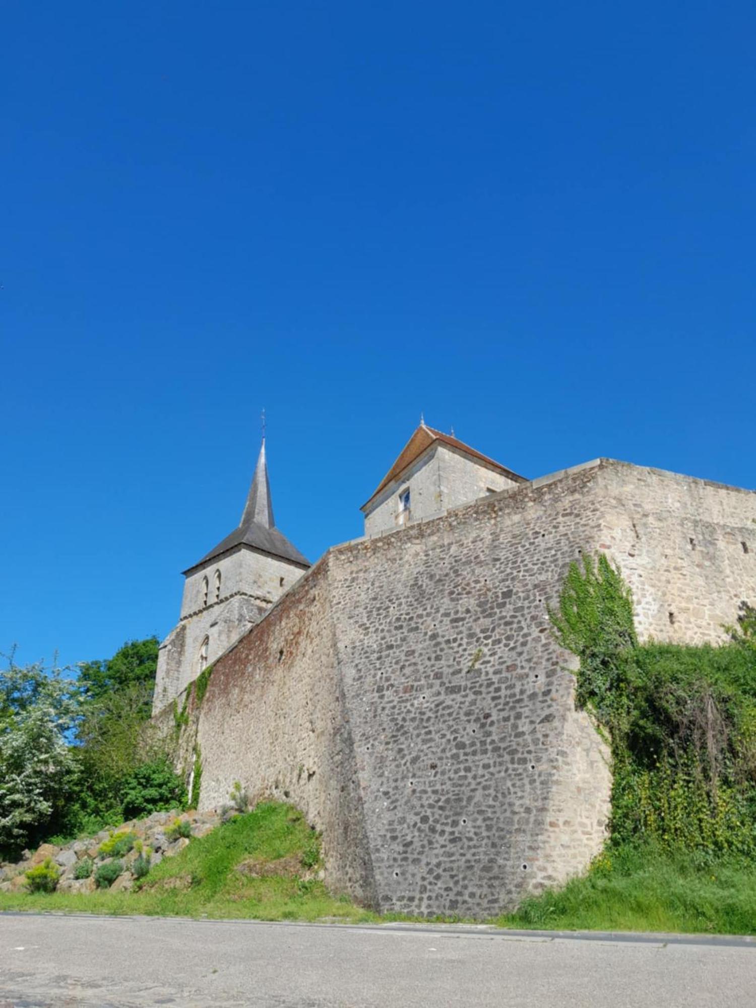 Gite "La Petite" Saint-Benoit-du-Sault エクステリア 写真