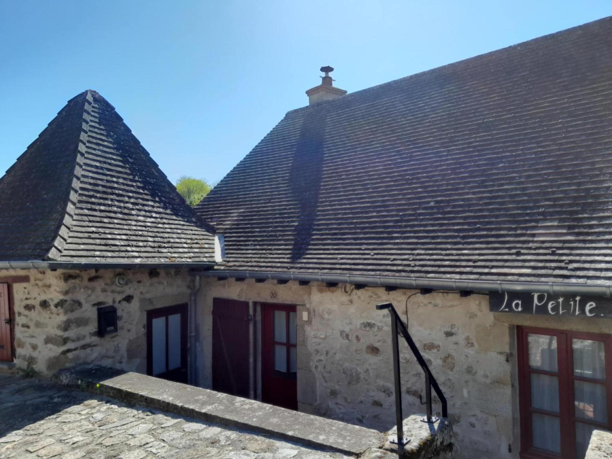 Gite "La Petite" Saint-Benoit-du-Sault エクステリア 写真