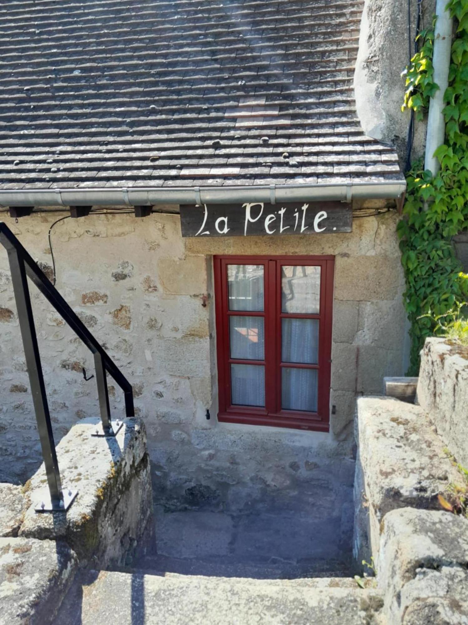 Gite "La Petite" Saint-Benoit-du-Sault エクステリア 写真
